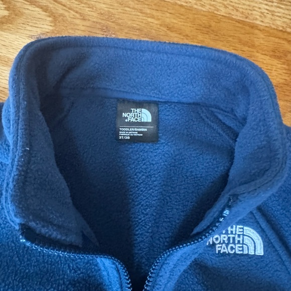 3 in 1 North Face Jacket size 3T. Excellent condition. - Picture 4 of 7
